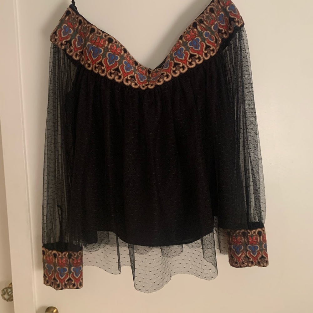 OFF SHOULDER ALICE AND OLIVIA TOP